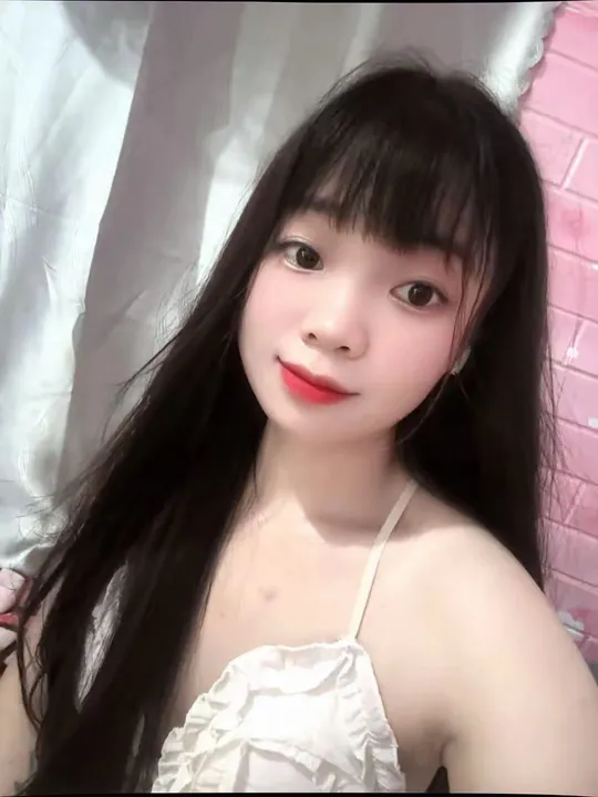 Linnaa from Vietnam, on a Tumile video call